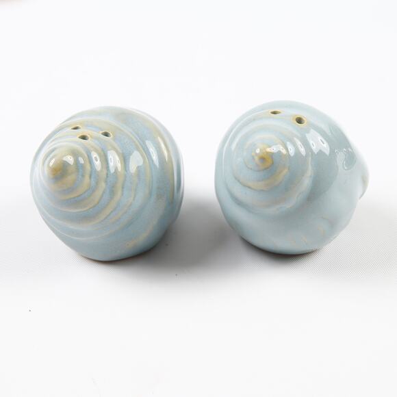 Pair of Ceramic Blue Shells Seashells Table Salt & Pepper Shakers & Stoppers - Picture 3 of 6